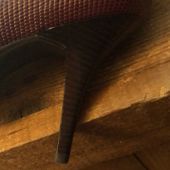 NIB Michael Kors  8.5M embossed leather pumps burgundy - Picture 7 of 7